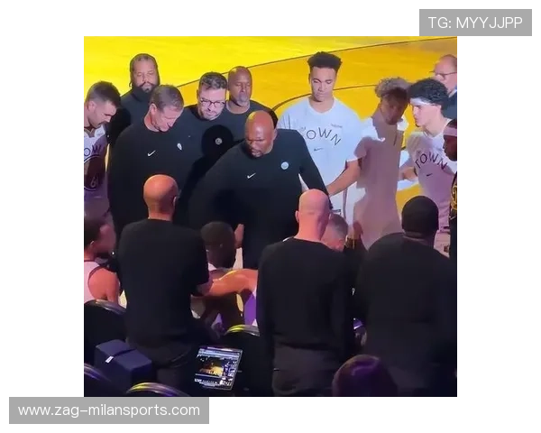 NBA快攻三人连传如行云流水——激荡心弦的篮球盛宴