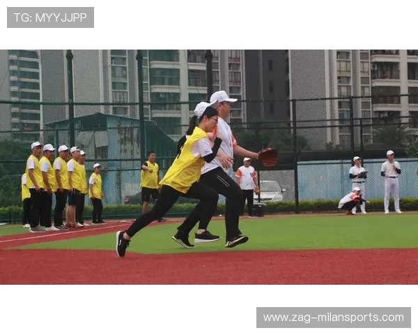 棒球外野大号全垒打：飞行弧线的完美瞬间